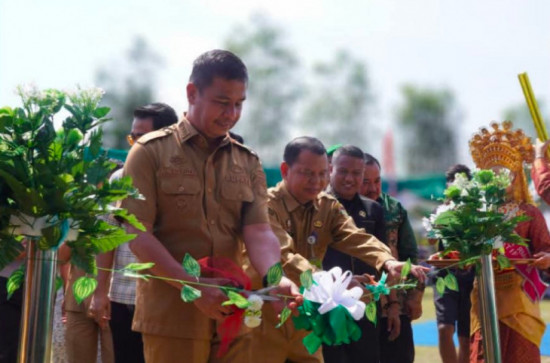 Bupati Ahmad Yuzar Lepas Mobil Pelayanan Keliling, Warga Kini Lebih Mudah Urus Dokumen Kependudukan