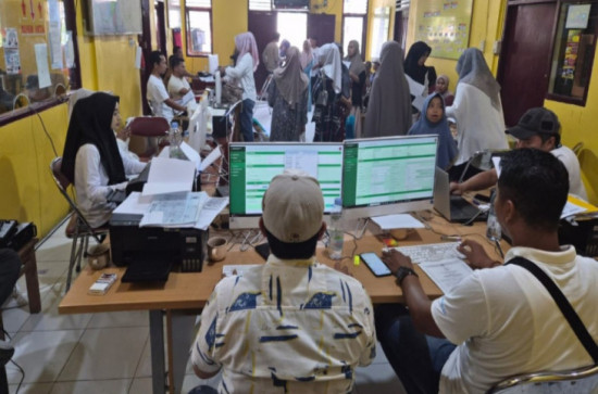 Disdukcapil Kampar Jemput Bola di Padang Luas Kec. Tambang